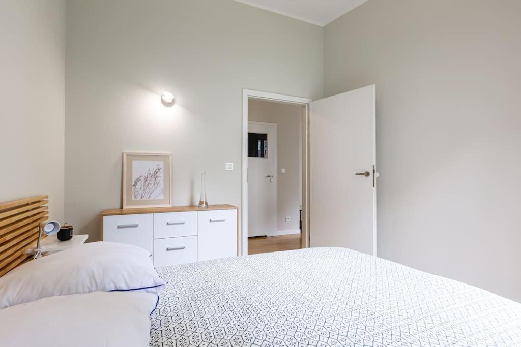 Bright And Cozy Apartment Near Park, With A Huge Terrace. Varsóvia Exterior foto