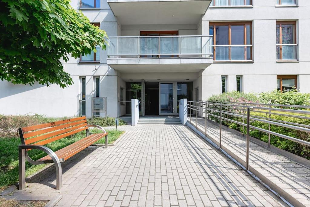 Bright And Cozy Apartment Near Park, With A Huge Terrace. Varsóvia Exterior foto