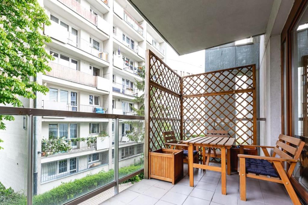 Bright And Cozy Apartment Near Park, With A Huge Terrace. Varsóvia Exterior foto